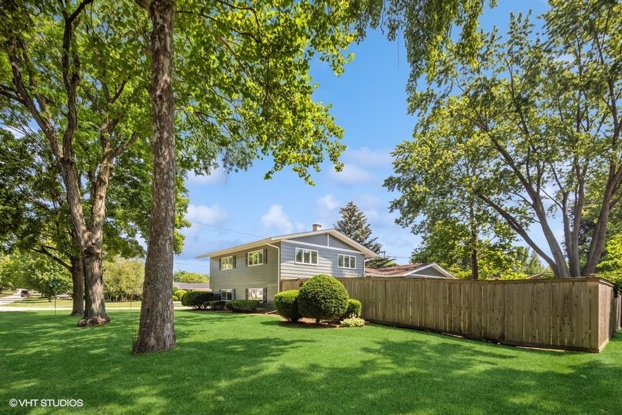 527 Maple Lane Geneva, IL 60134 - Photo 3 of 42 a front view of a house with garden
