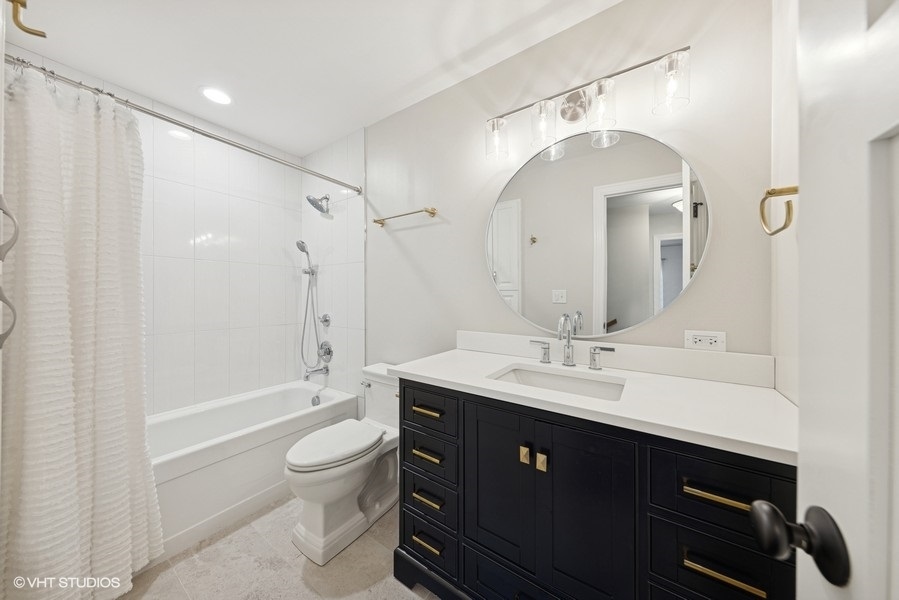 527 Maple Lane Geneva, IL 60134 - Photo 32 of 42 a spacious bathroom with a double vanity sink toilet mirror and bathtub