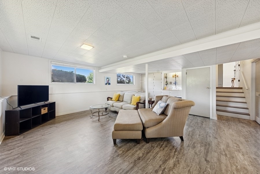 527 Maple Lane Geneva, IL 60134 - Photo 34 of 42 a living room with furniture and a flat screen tv