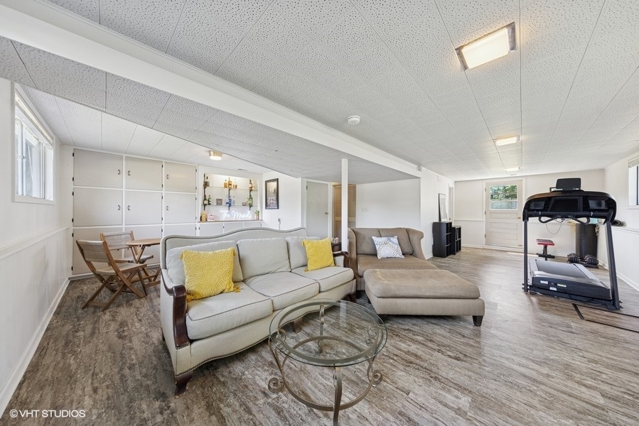 527 Maple Lane Geneva, IL 60134 - Photo 35 of 42 a living room with furniture and a wooden floor