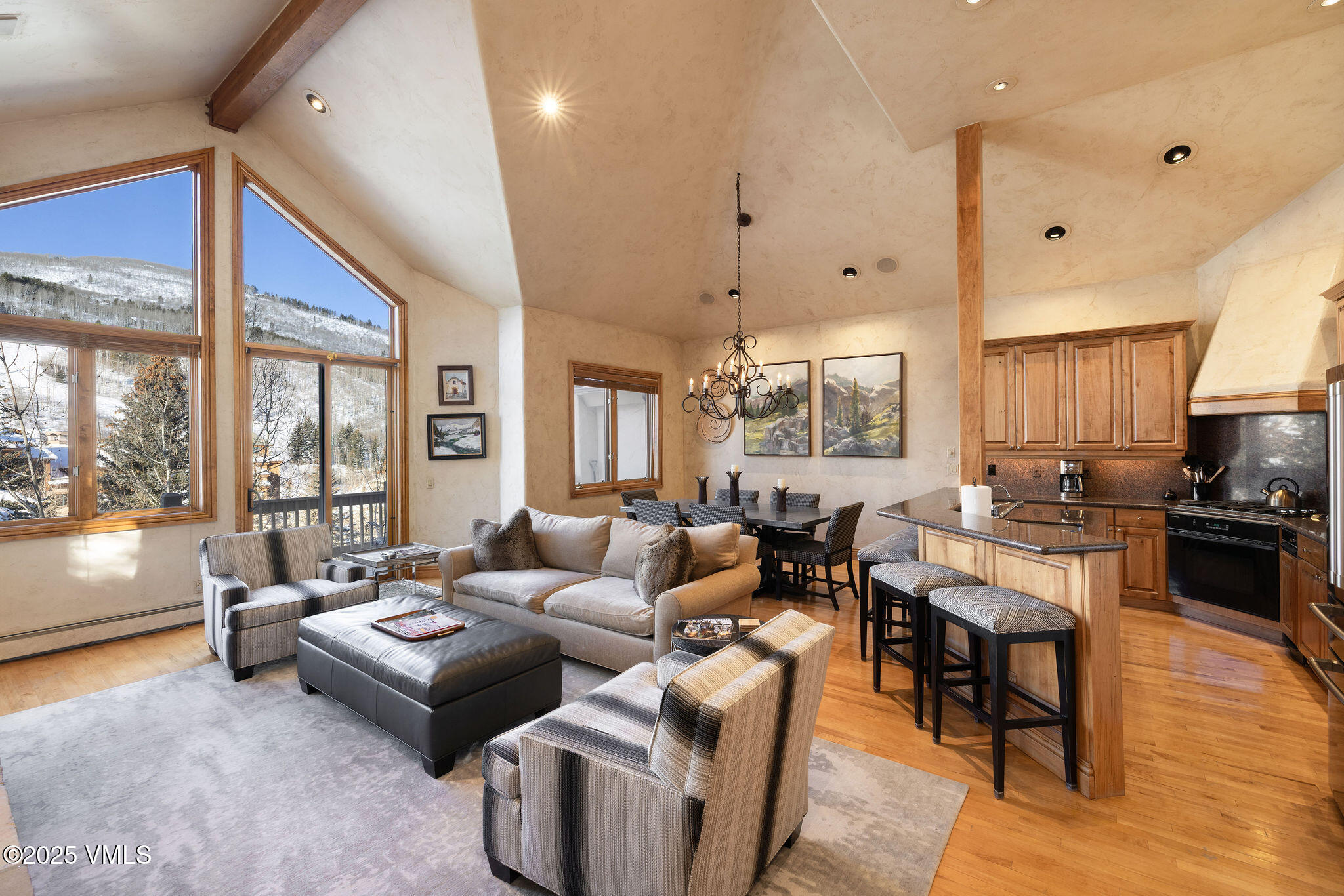 335 Aspen Lane, Unit 15 Beaver Creek, CO 81620 - Photo 21 of 32 2502_335_aspen_ln_15_interior_living_b