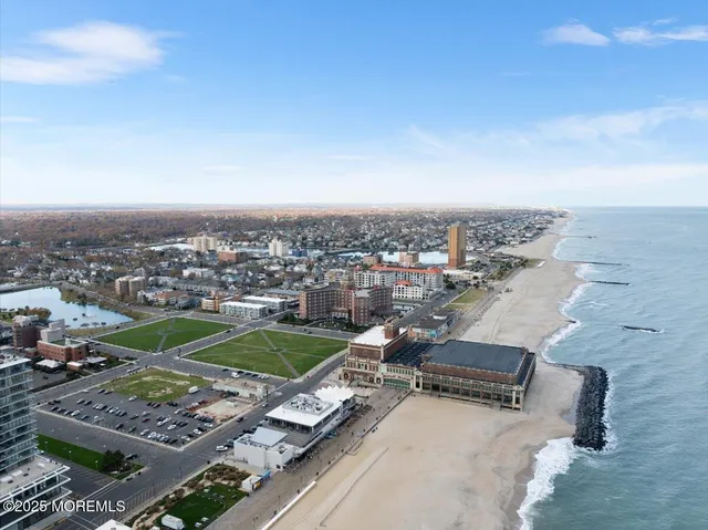 a picture of city view