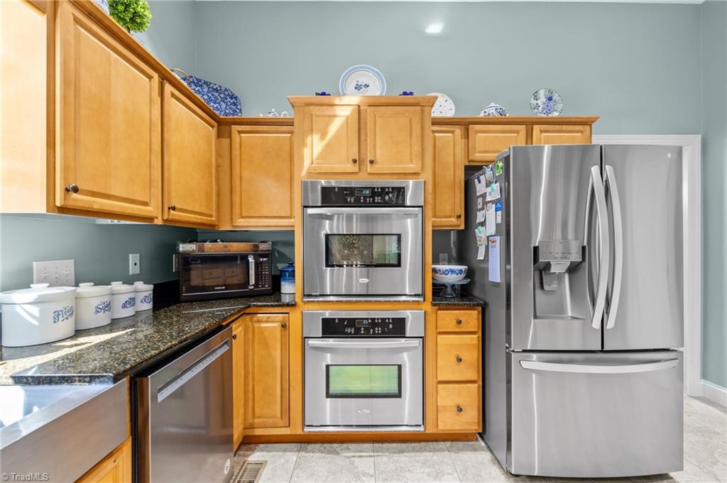 3930 Cole Avenue High Point, NC 27265 - Photo 10 of 44 Kitchen