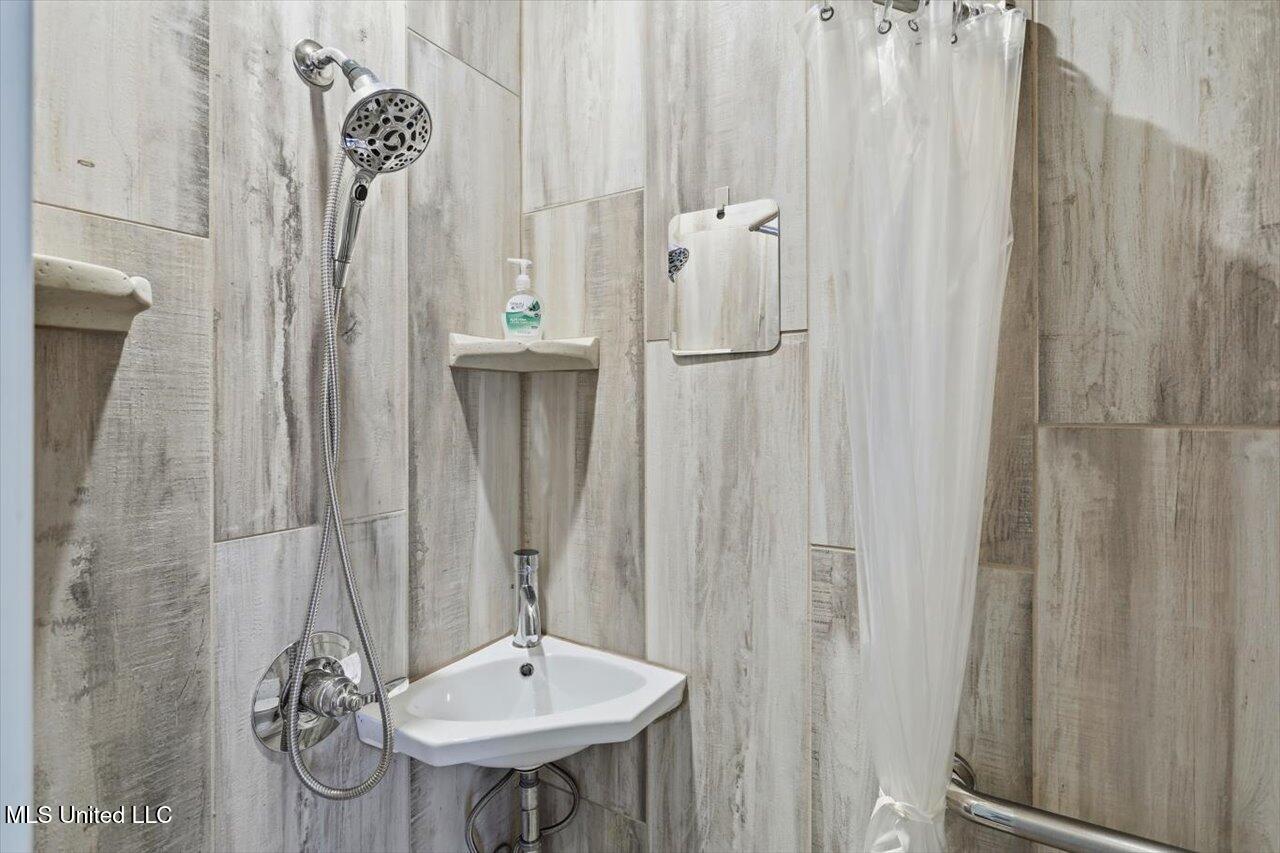 1707 Pine Street Jackson, MS 39202 - Photo 14 of 29 17-1707 Pine St _ Home Tours MS