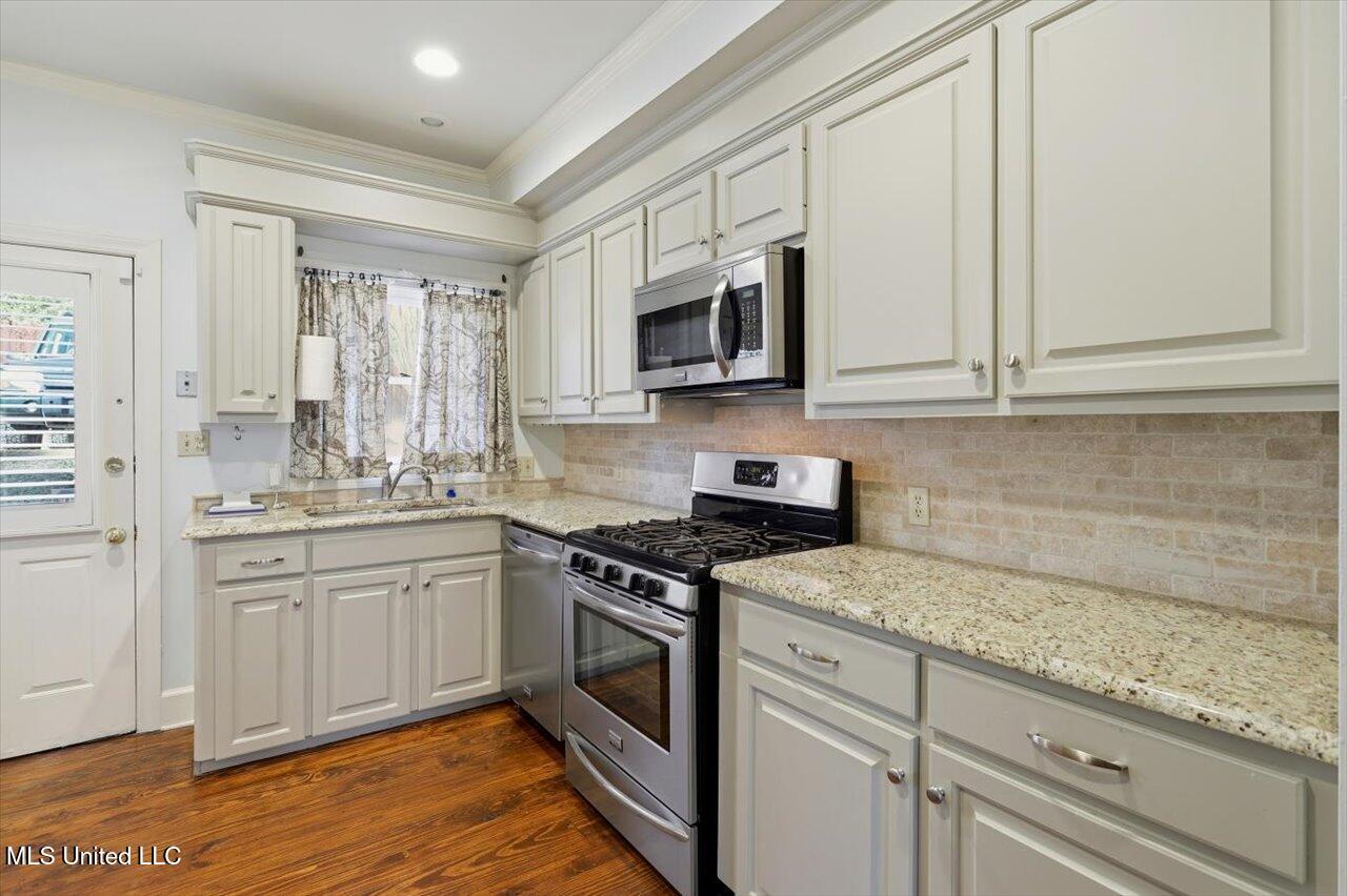 1707 Pine Street Jackson, MS 39202 - Photo 9 of 29 11-1707 Pine St _ Home Tours MS