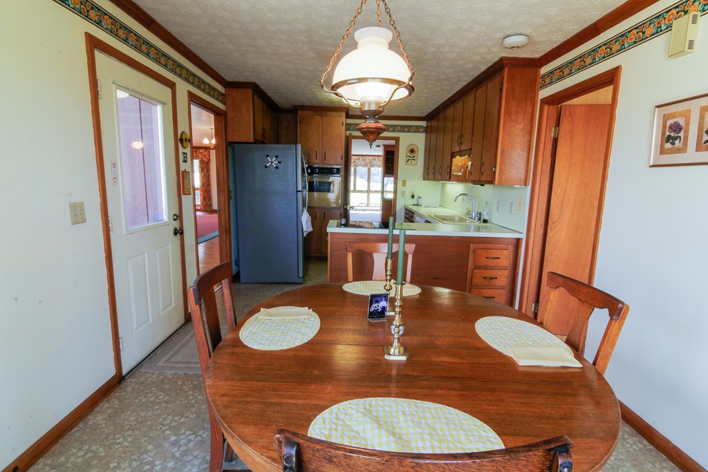 601 Biggers Road Columbus, GA 31904 - Photo 13 of 30 Kitchen with Breakfast Area