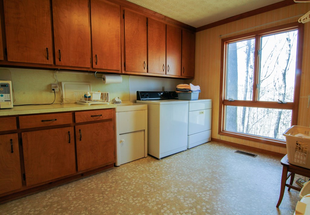 601 Biggers Road Columbus, GA 31904 - Photo 14 of 30 Large Laundry Room