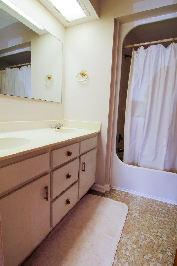 601 Biggers Road Columbus, GA 31904 - Photo 22 of 30 Bathroom 2