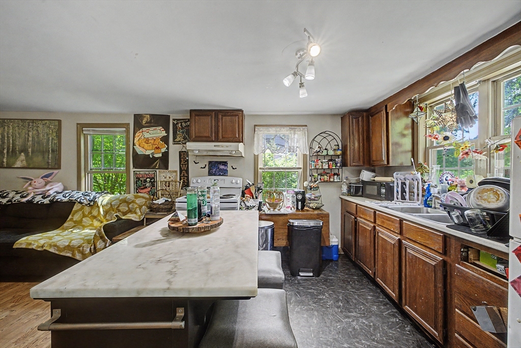 166 Summer Street Amherst, MA 01002 - Photo 6 of 23
