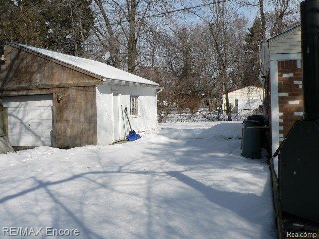 4765 Sashabaw Road Clarkston, MI 48346 - Photo 17 of 23 Garage/Rear of Home