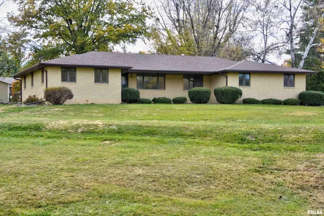 $192,500 | 113 Valentine Place, Colchester, IL 62326