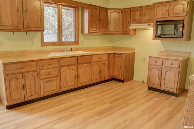 $192,500 | 113 Valentine Place, Colchester, IL 62326