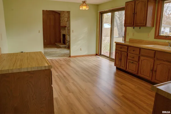 $186,500 | 113 Valentine Place, Colchester, IL 62326