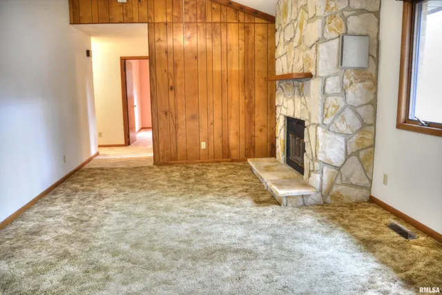 $192,500 | 113 Valentine Place, Colchester, IL 62326