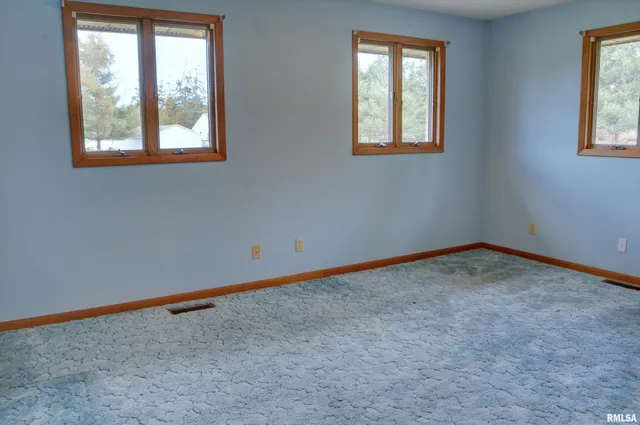 $192,500 | 113 Valentine Place, Colchester, IL 62326