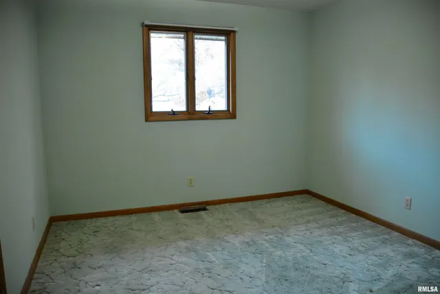 $192,500 | 113 Valentine Place, Colchester, IL 62326