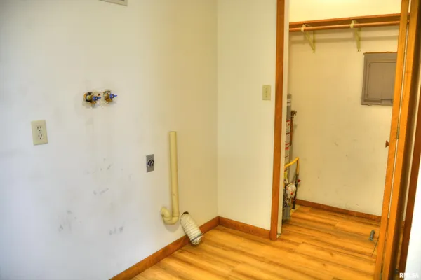 $186,500 | 113 Valentine Place, Colchester, IL 62326