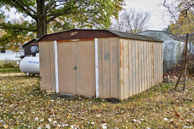 $192,500 | 113 Valentine Place, Colchester, IL 62326