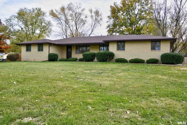 $192,500 | 113 Valentine Place, Colchester, IL 62326