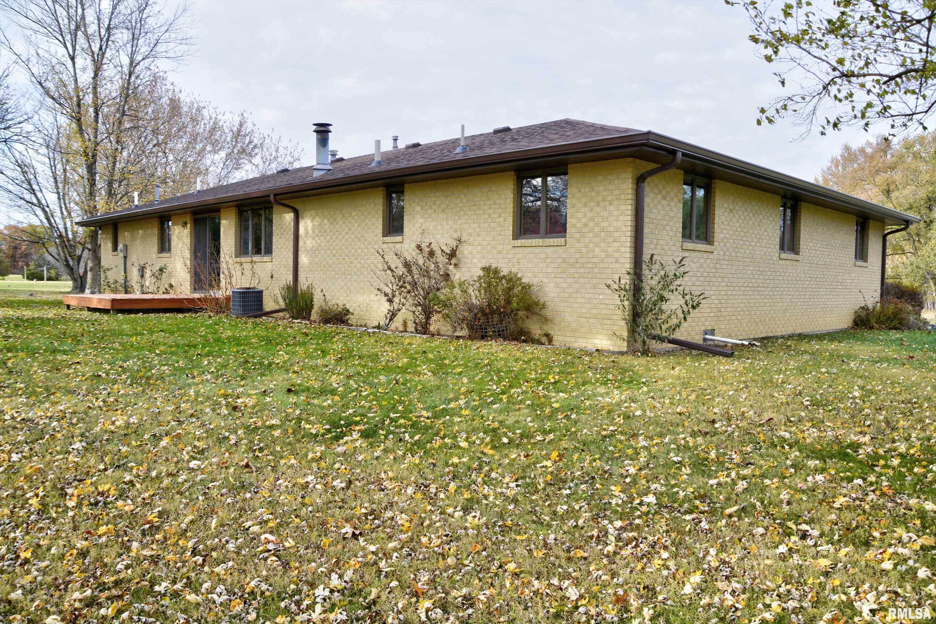 113 Valentine Place Colchester, IL 62326 - Photo 3 of 24