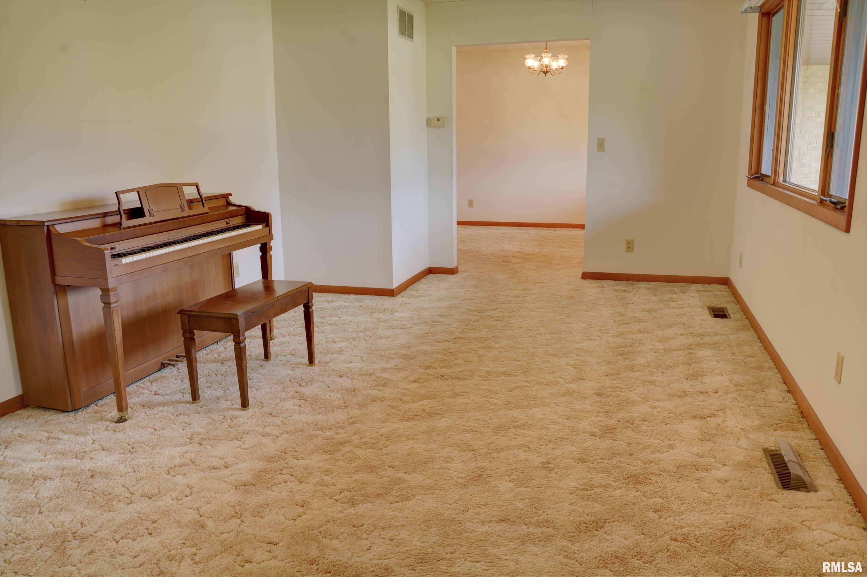 113 Valentine Place Colchester, IL 62326 - Photo 7 of 24