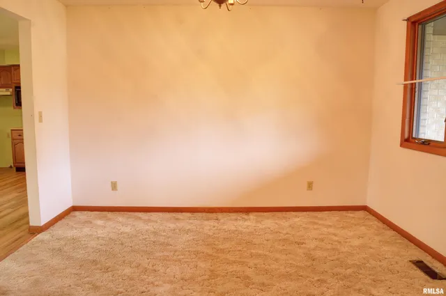 $192,500 | 113 Valentine Place, Colchester, IL 62326