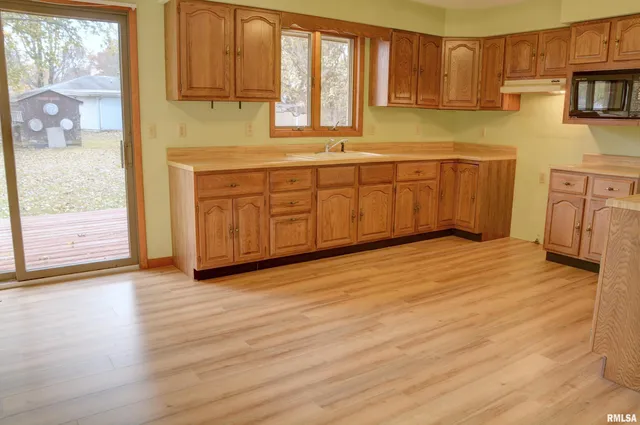 $192,500 | 113 Valentine Place, Colchester, IL 62326