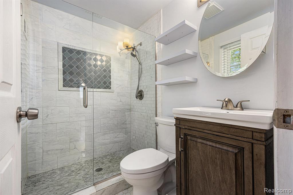 20740 Marter Road Grosse Pointe Woods, MI 48236 - Photo 15 of 37