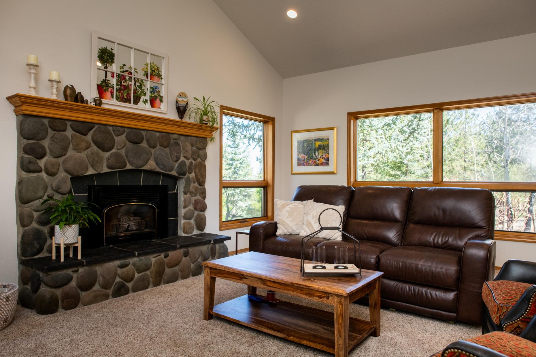 60216 East Ridgeview Drive Bend, OR 97702 - Photo 7 of 53 batch_04Living roomRidgeview-4