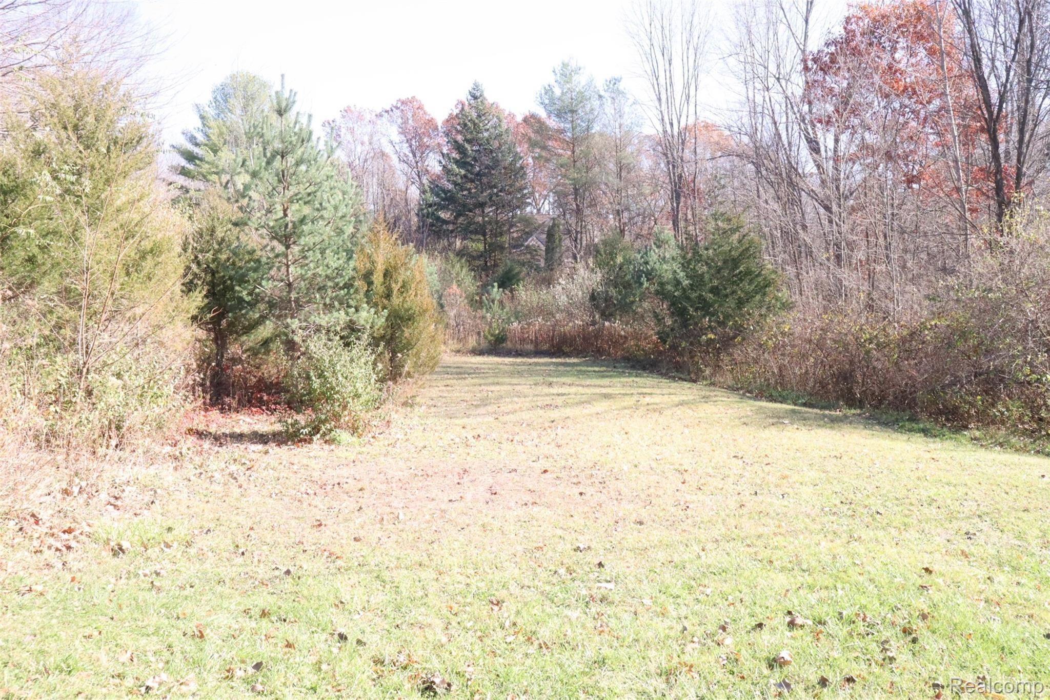 4175 Pinckney Road Howell, MI 48843 - Photo 3 of 23 IMG_2298.JPG
