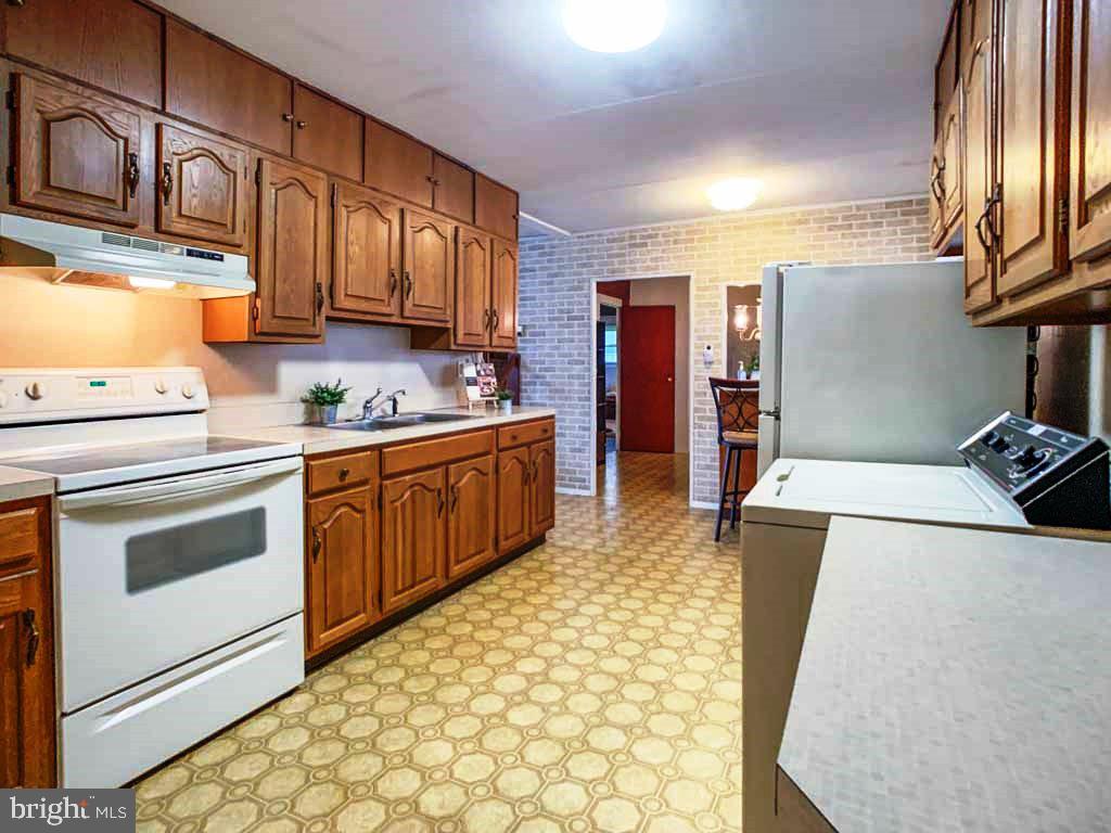 163 Wistar Road Fairless Hills, PA 19030 - Photo 12 of 32 Kitchen