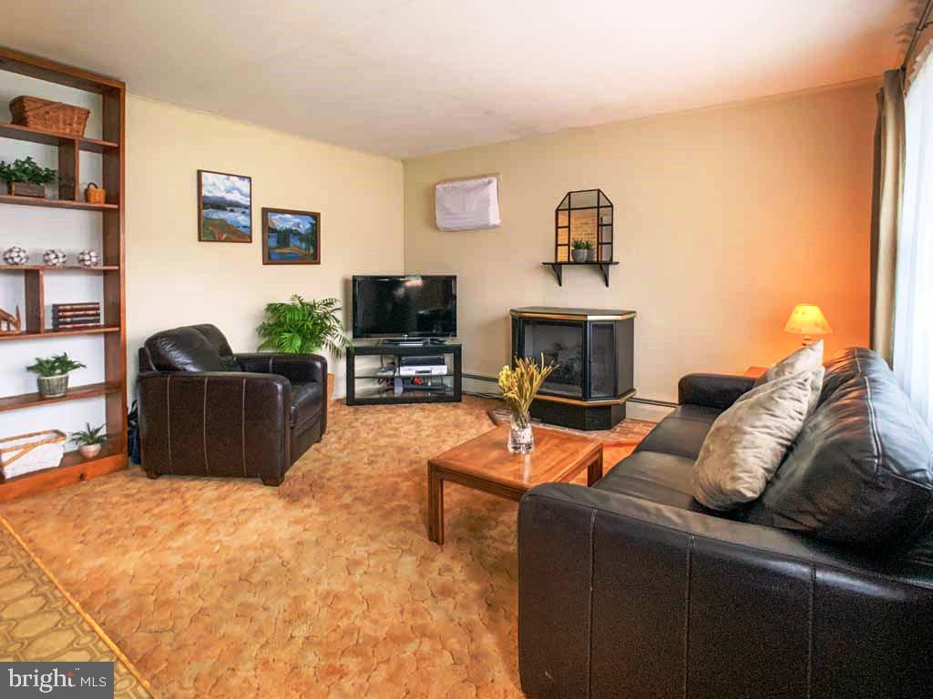 163 Wistar Road Fairless Hills, PA 19030 - Photo 3 of 32 Living Room