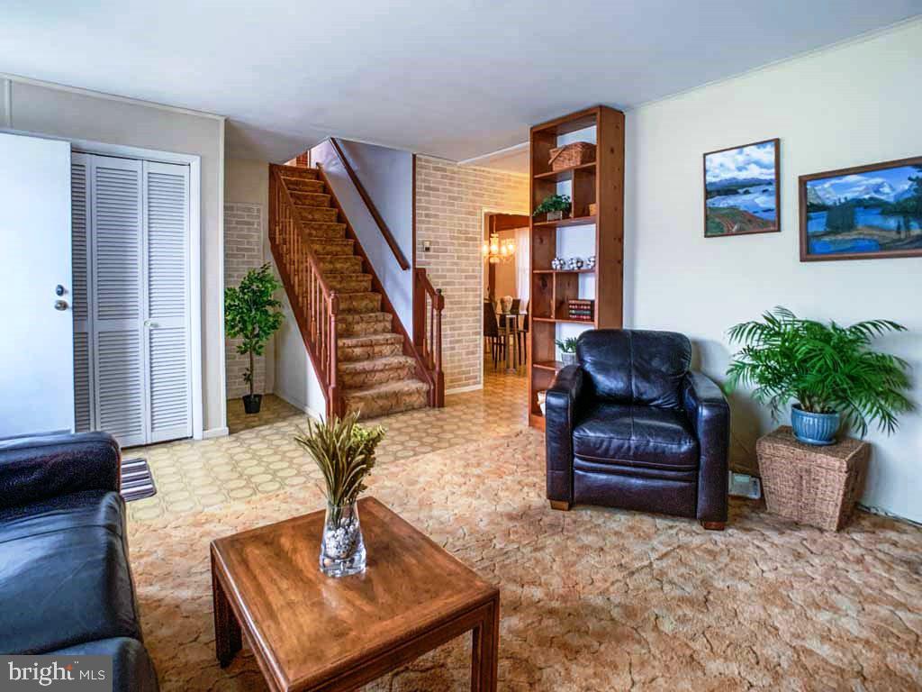 163 Wistar Road Fairless Hills, PA 19030 - Photo 5 of 32 Living Room