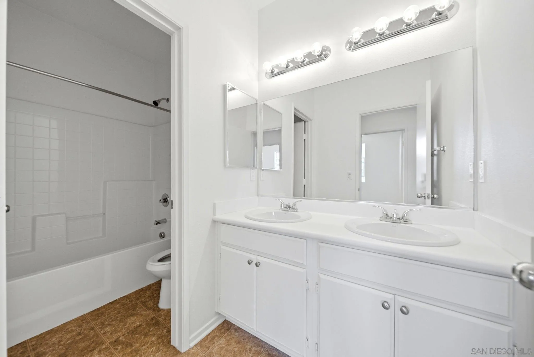 1360 Santa Victoria Road, Unit 4 Chula Vista, CA 91913 - Photo 9 of 23 Gallery Image 9