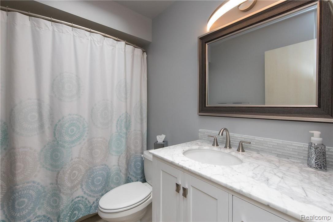 6674 Ridgeview Drive Clarkston, MI 48346 - Photo 17 of 35 Full Bath