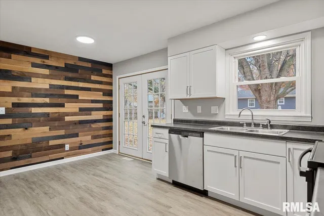 $160,000 | 406 North Iris Drive, Auburn, IL 62615