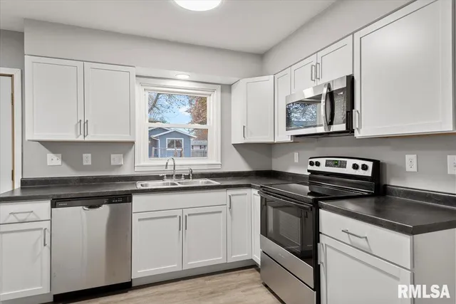 $160,000 | 406 North Iris Drive, Auburn, IL 62615