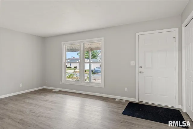 $160,000 | 406 North Iris Drive, Auburn, IL 62615