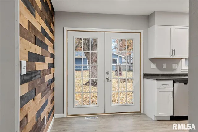 $160,000 | 406 North Iris Drive, Auburn, IL 62615