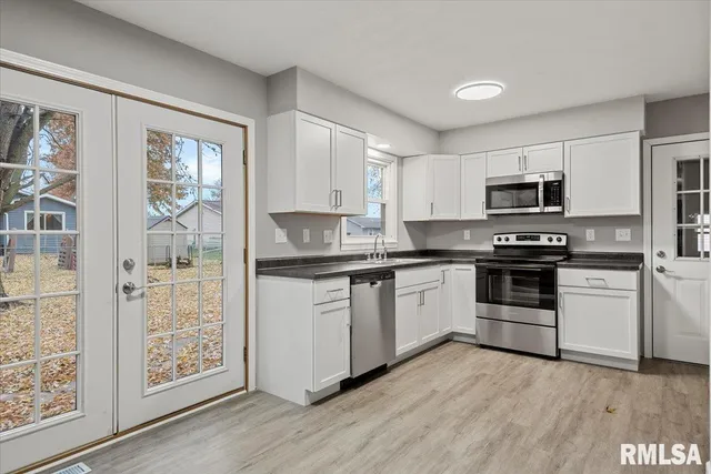 $160,000 | 406 North Iris Drive, Auburn, IL 62615