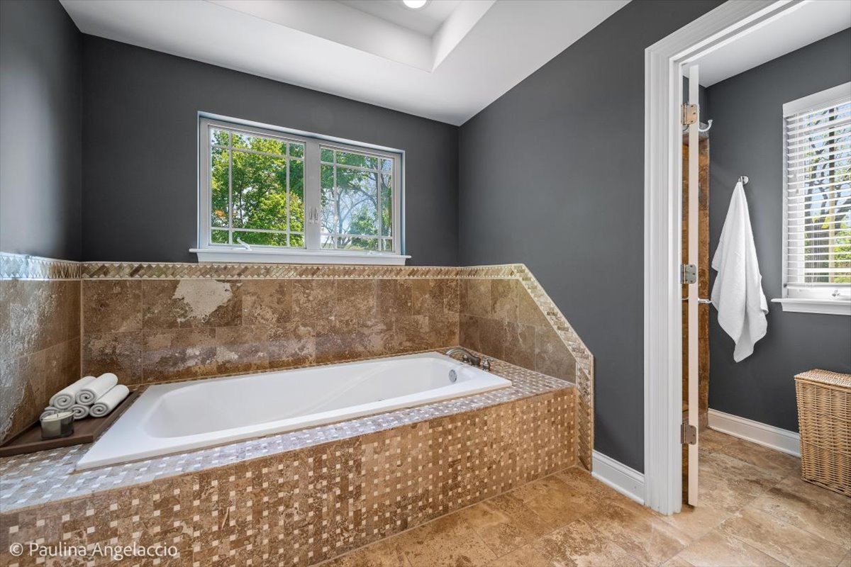 443 June Terrace Barrington, IL 60010 - Photo 22 of 44