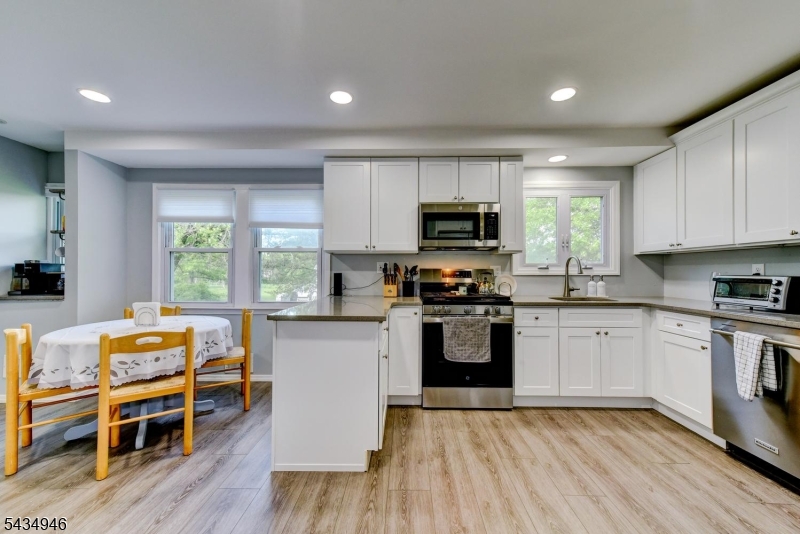 539 Lyme Rock Road Bridgewater, NJ 08807 - Photo 6 of 35