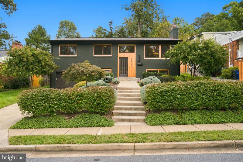 963 North Rochester Street Arlington, VA 22205 - Photo 1 of 43 Gallery Image 1