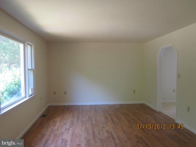 5615 New Cut Road Marbury, MD 20658 - Photo 3 of 30 Living Room