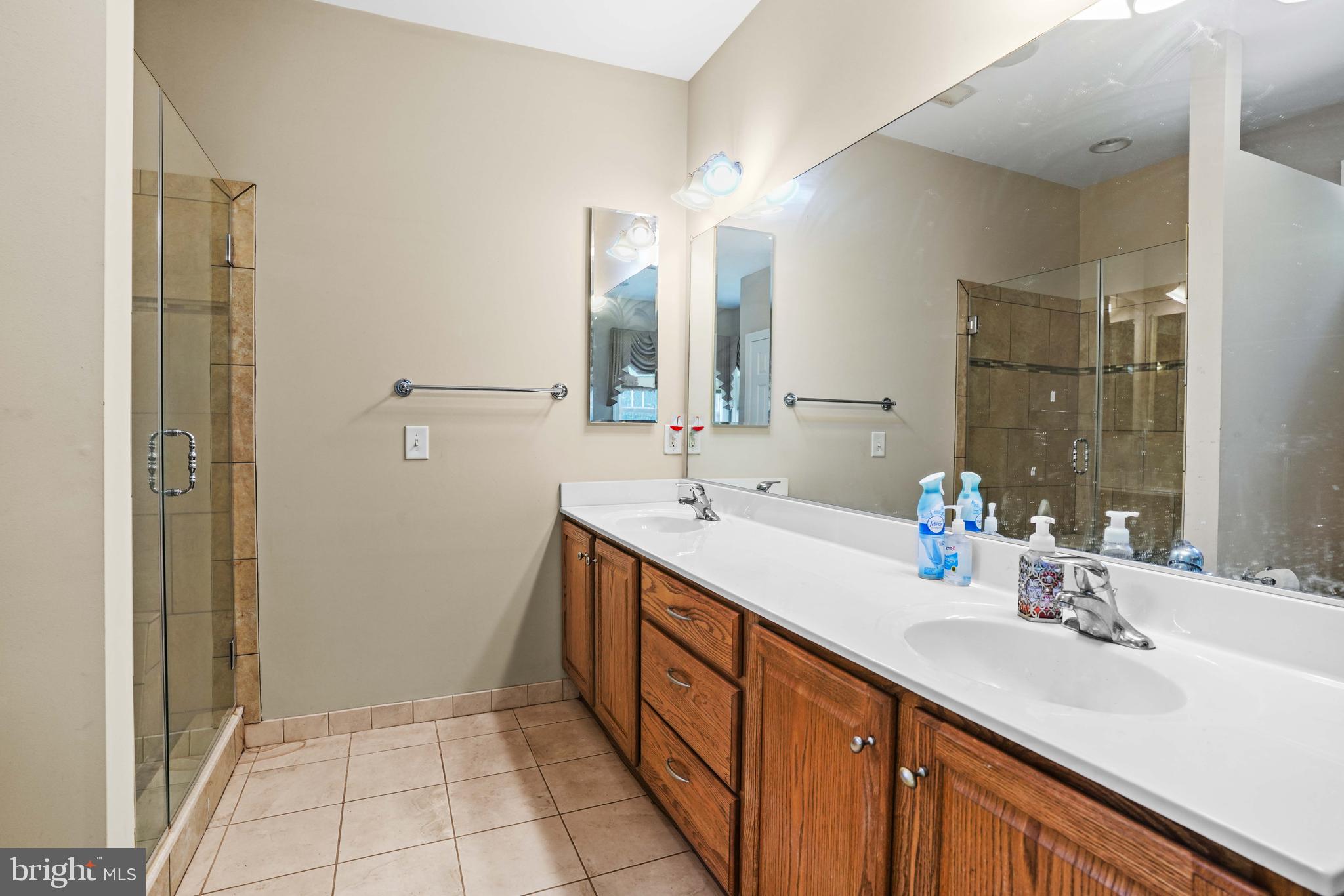 5904 Tyler Road Deale, MD 20751 - Photo 28 of 47 Primary bath