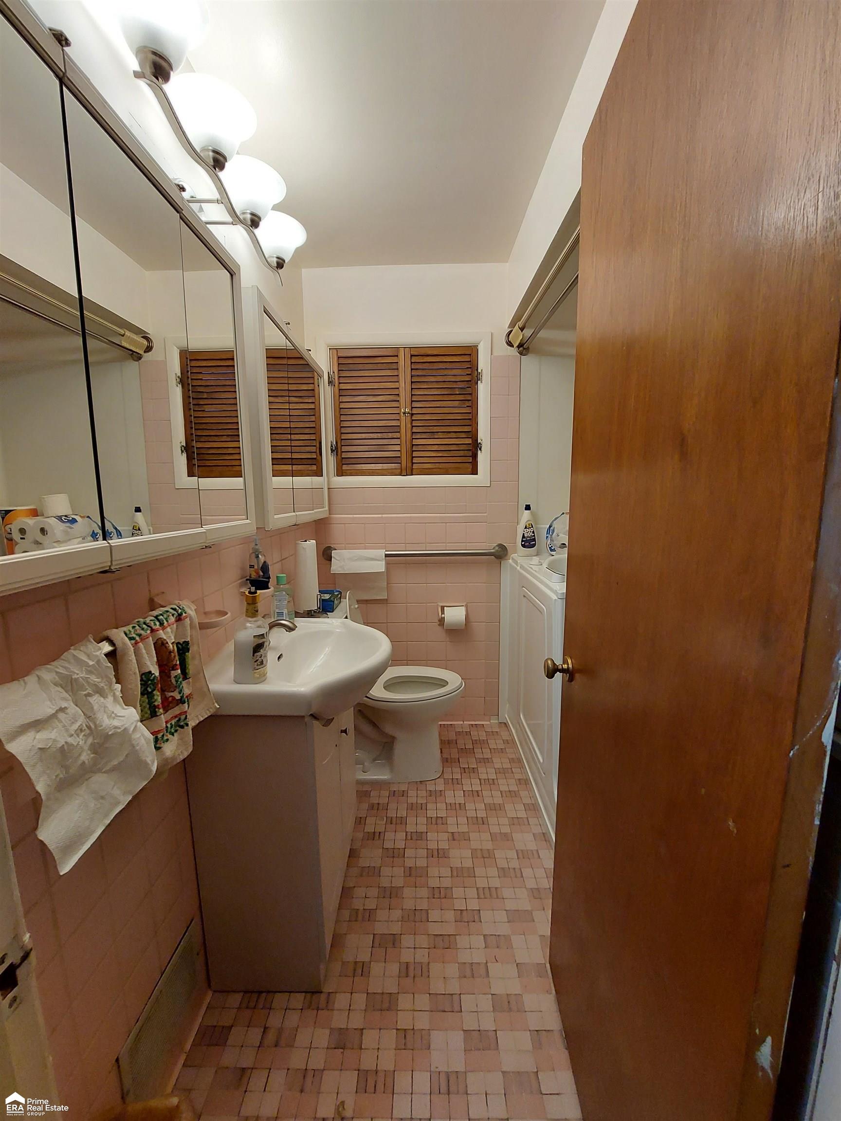 3609 Miller Road Flint, MI 48503 - Photo 13 of 39 50129725-bcc02e08-5c77-4893-86c2-82085748505a.JPG
