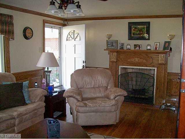 388 Juney Beauchamp Road Advance, NC 27006 - Photo 7 of 10 Living Room.