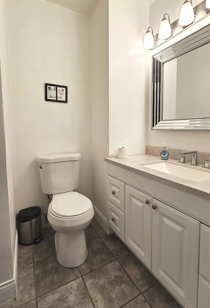 6301 North Sheridan Road, Unit 18B Chicago, IL 60660 - Photo 13 of 18 Gallery Image 13