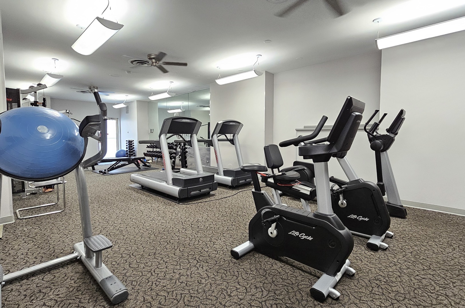 6301 North Sheridan Road, Unit 18B Chicago, IL 60660 - Photo 17 of 18 Gallery Image 17