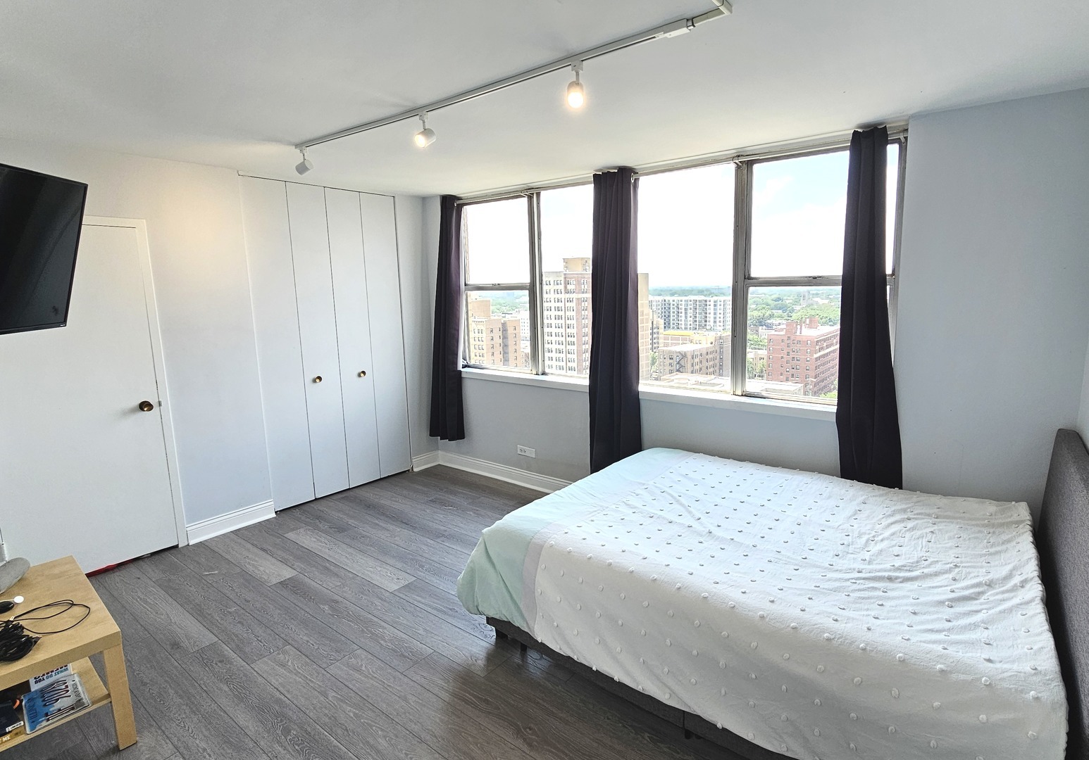6301 North Sheridan Road, Unit 18B Chicago, IL 60660 - Photo 9 of 18 Gallery Image 9